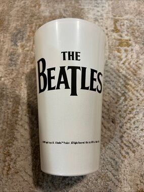 The Beatles Black on White Logo Drink Cup pint glass z31